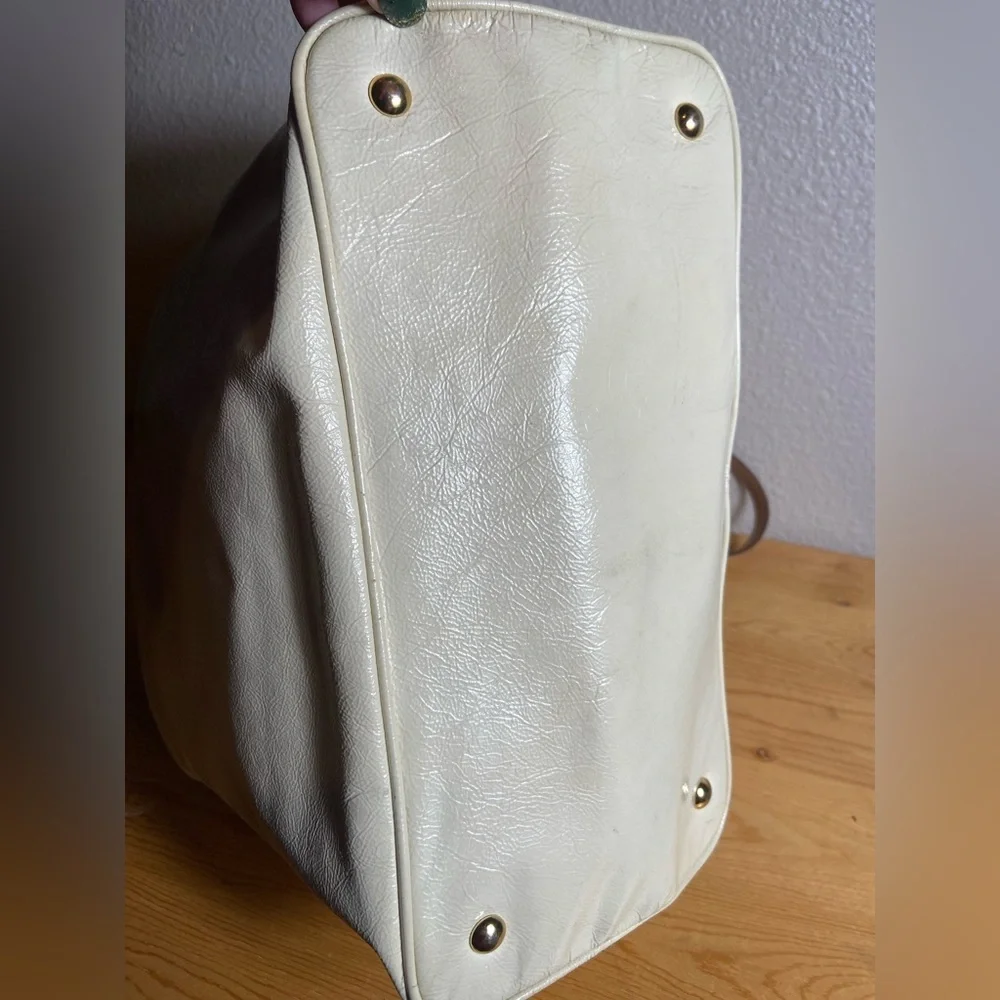 Michael Kors~Soft~Shiny~Cream~Leather~Tote Bag~Dual Adjustable Straps~Logo Charm
